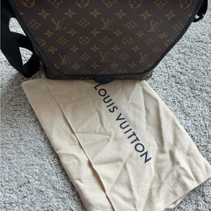 Louis Vuitton Messenger Bag